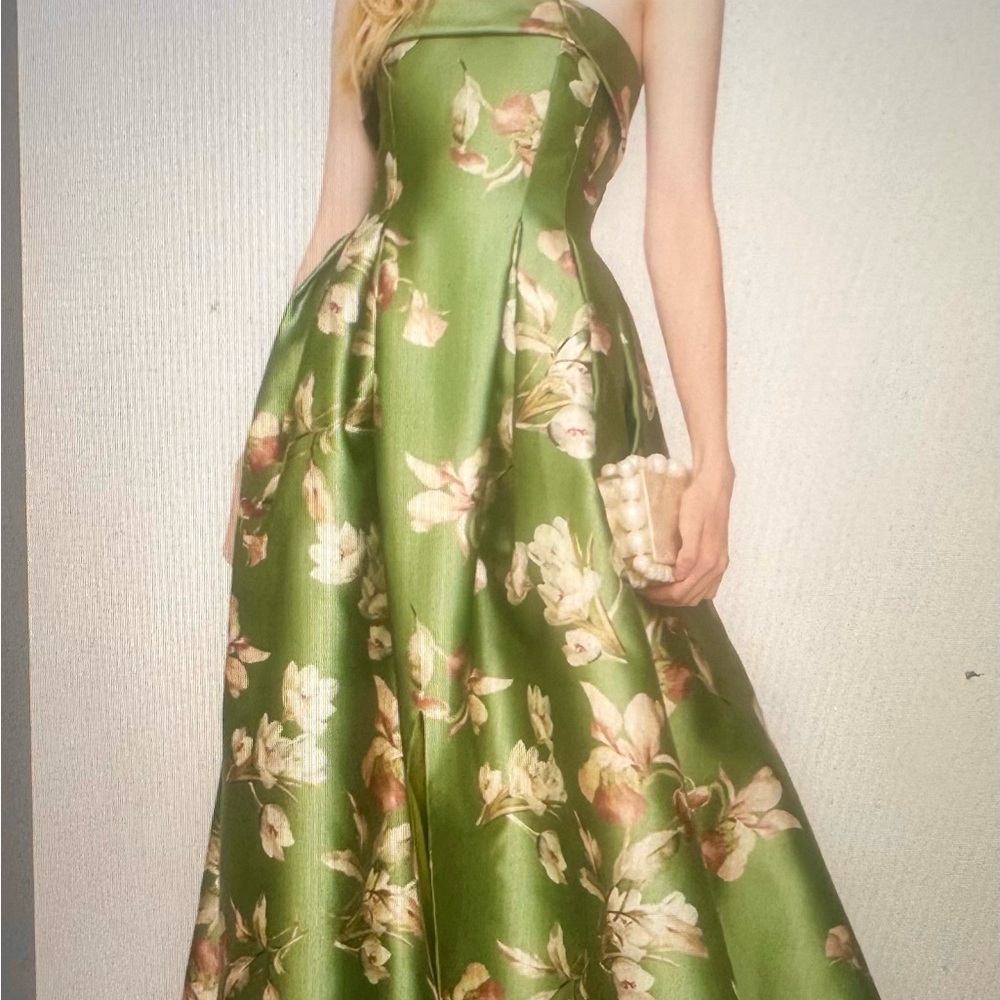 Fun & elegant ball gown you will enjoy wearing! Designed by Shashi Biden.